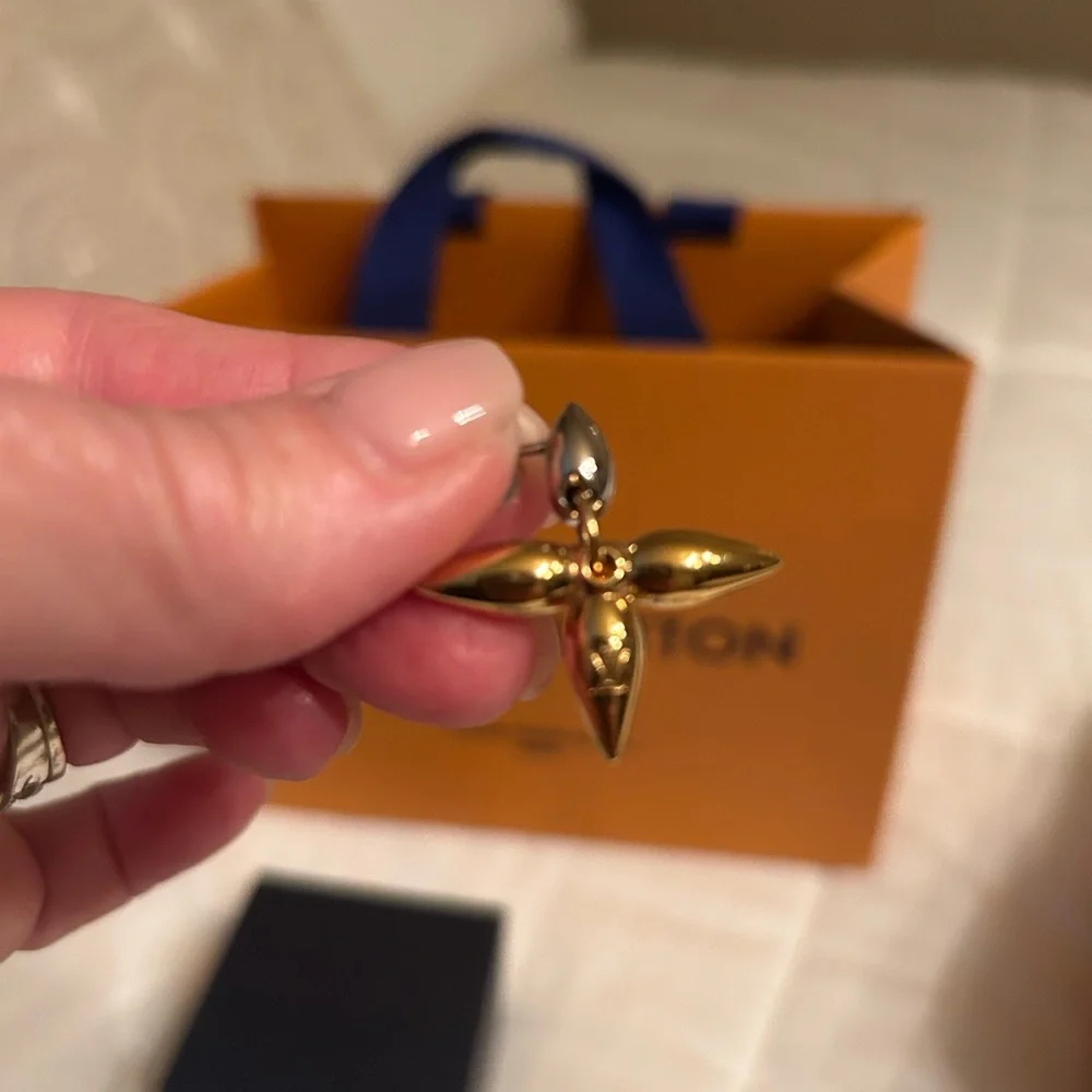 Louis Vuitton Gold and Silver Floral Earrings - Picture 3 of 8